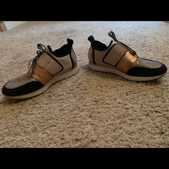 Fun shoes - Picture 2 of 3